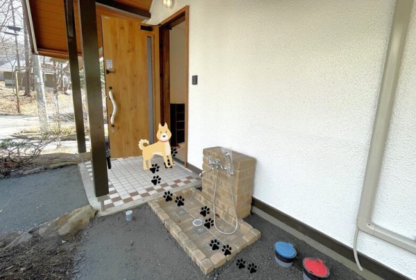 玄関で犬 (1).jpg